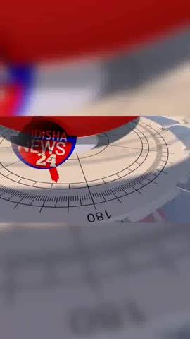 विदिशा में RTO की बड़ी कार्रवाई: 25 वाहन जांच के लिए परिसर में खड़े, अधिकारियों की सख्त निगरानी
शासन के निर्देश पर विदिशा RTO ने सोमवार को कार्यालय के सामने विशेष चेकिंग अभियान चलाया। अभियान में जिला परिवहन अधिकारी स्वयं मौके पर मौजूद रहे और गाड़ियों की जांच का नेतृत्व किया। इस दौरान कुल 25 वाहनों को नियमों के उल्लंघन के संदेह में RTO परिसर में खड़ा करवाया गया, जिनकी विस्तृत जांच की जा रही है।
अधिकारियों ने बताया कि पिछले एक वर्ष में बाहरी चेकिंग के दौरान लगभग 25 लाख रुपए की वसूली की गई है।
RTO ने साफ किया है कि नियमों के पालन को लेकर आगे भी इसी तरह सख्त कार्रवाई जारी रहेगी।