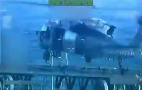 हेलिकॉप्टर से ऐसे उतरे तेल टैंकर पर
U.S. सैनिकों ने वेनेज़ुएला के तट के पास एक बैन किए गए तेल टैंकर पर धावा बोलकर उसे ज़ब्त कर लिया है।
इसका इस्तेमाल बैन किए गए वेनेज़ुएला और ईरान के तेल को ट्रांसपोर्ट करने के लिए किया जा रहा था। ट्रंप का कहना है कि U.S. ज़ब्त किए गए टैंकर से तेल अपने पास रखेगा