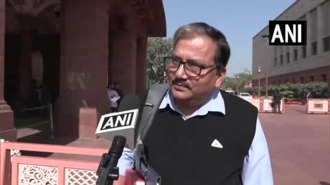 "जब सवाल चुनाव आयोग से हों और जवाब देने के लिए दर्जन भर मंत्री आ जाएं, तब पता चलता है - बेखुदी बेसब नहीं ग़ालिब, कुछ तो है जिसकी पर्दादारी है..."
- मनोज कुमार झा