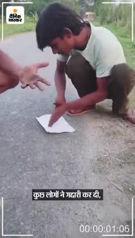 UP, बहराइच हिंसा केस में सरफ़राज़ को फांसी और 9 आरोपियों को उम्रकैद मिली, लेकिन सवाल यह है हिंसा करने वालों को 2 घंटे की छूट देने वाले पर कार्यवाही हुई ।
चरमपंथी ने कहा —“मुसलमानों को हिला देना है… पुलिस वाले ने 2 घंटे दिए थे, कुछ ने गद्दारी की, वरना महाराजगंज ख़त्म हो जाता।”