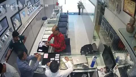 #cpr कोटा के रामपुरा में मोती लेने आए जयपुर के एक व्यापारी राजकुमार सोनी को हर्ट अटैक आ गया: ज्वैलर वरुण जैन ने ढाई मिनट तक सीपीआर देकर जान बचाई: