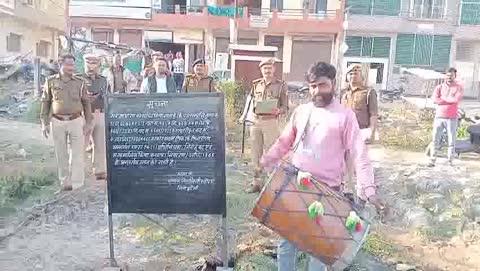 गैंगस्टर में समाजवादी पार्टी के पूर्व विधायक दीप नारायण सिंह यादव की बीस करोड़ से अधिक की संपत्ति कुर्क। झांसी के मोठ थाना में दर्ज डकैती रंगदारी के मुकदमे अभी पूर्व विधायक है फरार