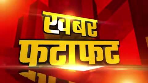 *सिवनी में लोकायुक्त का छापा — धनौरा वेयरहाउस प्रबंधक 15,000 रुपए की रिश्वत लेते रंगे हाथों गिरफ्तार*
संवाददाता – मोहित यादव
जिला ब्यूरो चीफ़ सिवनी
*9584667143*
सिवनी! सिवनी जिले में भ्रष्टाचार के खिलाफ बड़ी कार्रवाई करते हुए लोकायुक्त जबलपुर की टीम ने मध्यप्रदेश वेयरहाउसिंग एंड लॉजिस्टिक्स कॉर्पोरेशन, धनौरा शाखा के वेयरहाउस प्रबंधक मुकेश परमार (41 वर्ष) को ₹15,000 की रिश्वत लेते रंगे हाथों गिरफ्तार किया है।लोकायुक्त पुलिस ने बताया कि कार्रवाई पुलिस महानिदेशक लोकायुक्त श्री योगेश देशमुख के निर्देश पर की गई। लगातार मिल रही शिकायतों के आधार पर टीम ने जाल बिछाकर आरोपी को पकड़ा!
*आवेदक की शिकायत*
*आवेदक – सुरेन्द्र जैन (58 वर्ष), निवासी ग्राम धनौरा, जिला सिवनी* आवेदक ने लोकायुक्त को शिकायत दी थी कि उनके ग्राम वई पिपरिया स्थित जैन वेयरहाउस से धान व अन्य अनाज ख़रीद से संबंधित दस्तावेज़ों पर कार्रवाई में आरोपी प्रबंधक अनुचित दबाव बना रहा था।
*शिकायत के अनुसार*— आरोपी मुकेश परमार दस्तावेज़ों में“पर्याप्त सुविधाएं न होने” का हवाला देकर कार्यवाही रोक रहा था और इसके बदले ₹25,000 की रिश्वत की मांग कर रहा था।बातचीत में आरोपी ₹15,000 में सौदा करने को तैयार हुआ, जिसके बाद टीम ने ट्रैप प्लान किया।
*ट्रैप कार्रवाई*
आज 12 दिसम्बर 2025 को पूर्व निर्धारित योजना के तहत लोकायुक्त टीम धनौरा पहुंची।जैसे ही आरोपी मुकेश परमार ने रिश्वत की राशि ₹15,000 स्वीकार की, जबलपुर लोकायुक्त की टीम ने उसे मौके पर ही रंगे हाथों गिरफ्तार कर लिया।गिरफ्तारी वेयरहाउसिंग कॉर्पोरेशन, धनौरा के कार्यालय कक्ष से की गई।
*आरोपी के खिलाफ भ्रष्टाचार पर कानूनी कारवाही*
निवारण अधिनियम 1988 (संशोधन 2018) की धाराएं—धारा 7,धारा 13(1)(B),धारा 13(2)के तहत मामला दर्ज कर आगे की जांच शुरू कर दी गई है।
*ट्रैप दल*
निर्देशक – शशि मर्सकोले (ट्रैप प्रभारी)
निर्देशक – राहुल गजभिए
निर्देशक – बृजमोहन सिंह नरवरिया
लोकायुक्त जबलपुर की विशेष टीम
*कार्रवाई के बाद माहौल*
इस कार्रवाई के बाद स्थानीय क्षेत्र में हड़कंप मच गया है। वेयरहाउस से जुड़े कई किसान और व्यापारी लंबे समय से कार्य में देरी तथा दबाव की शिकायत कर रहे थे। लोकायुक्त की कार्रवाई को आम जनता ने स्वागत योग्य बताया है।