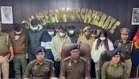 यूपी –
भारत, पाकिस्तान सहित कई देशों के OTT प्लेटफॉर्म की लाइव स्ट्रीमिंग अवैध तरीके से NRI को बेचने वाला गैंग पकड़ा।
ये गैंग OTT प्लेटफॉर्म के सब्सक्रिप्शन चैनल वाले कंटेंट को बिना लाइसेंस कैप्चर करता था और उसकी कॉपी 100 से 300 डॉलर में बेचता था।
नोएडा पुलिस ने तनिष्का वर्मा, अनिल बघेल, मनीष त्रिपाठी, गौरव बघेल, राधा बल्लभ, योगेश बघेल को जेल भेजा।