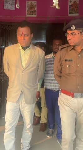 स्वास्थ्य विभाग का 'ऑपरेशन क्लीनिक': फर्जी डॉक्टर R.K. तिवारी फरार, बिना अनुमति चल रहा था अवैध नर्सिंग होम
#viral #photo #vedio #health #update