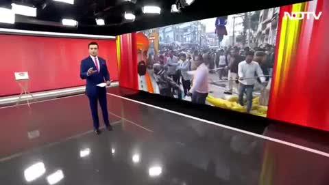 बिहार के सीतामढ़ी में अतिक्रमणकारियों पर चला बुलडोजर,लोगों के विरोध के बाद भी नही रुकी बुलडोजर कार्रवाई