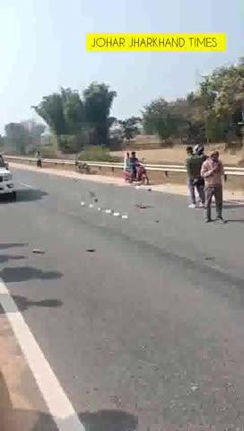 बेड़े थाना क्षेत्र के कैसा गांव निवासी सादिक राय का एक्सीडेंट हो गया है जो कुकर ताला चाबी बनाने वाला मिस्त्री है जिसका लमकाना मोड़ के पास एकलव्य विद्यालय के पास घटना घटी है ट्रक के चपेट में आने से स्पॉट डेथ हो गया है ट्रक ड्राइवर गाड़ी छोड़कर फरार है यह घटना रांची गुमला हाईवे पर एकलव्य विद्यालय हाठु के पास में हुआ है