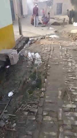 Gram pritam nangla pausth gautra jila Budaun. Beache sarak par aag jalaak.kar rasta bandh.kar deti hi  in par kanoon kaarrvyi ki ja