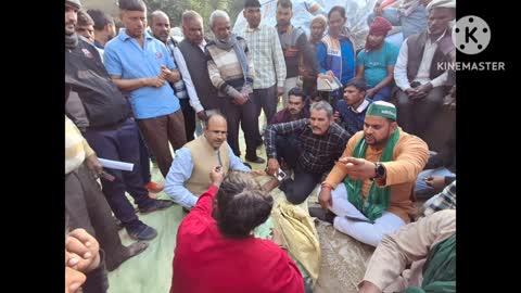 प्रेस नोट के संबंध में 
भारतीय किसान यूनियन महाशक्ति आगरा जनपद के जिला अध्यक्ष हर शर्मा को यह सूचना प्राप्त हुई कि पिनाहट स्थित राज्य के लिए बाजार खरीद केंद्र पर पिछले 10 दिनों से किसानों की ट्रैक्टर खड़े होने के बावजूद बाजार की खरीद नहीं की जा रही है गंभीर स्थिति को देखते हुए संगठन के राष्ट्रीय मुख्य सचिव श्रवण मधुर भदोरिया जी के अध्यक्ष अध्यक्षता में जिला अधिकारी हर्ष शर्मा ने खरीद केंद्र पर पहुंचकर किसानों की समस्याओं को जिला अपर जिलाधिकारी भा श्री संतोष कुमार शुक्ला एवं अपर जिलाधिकारी नागरिक आपूर्ति श्री एम सचार के समक्ष रखा 
नेशनल मीडिया न्यूज़ एजेंसी के माध्यम से आगरा से पत्रकार धर्मेंद्र कुमार राजपूत