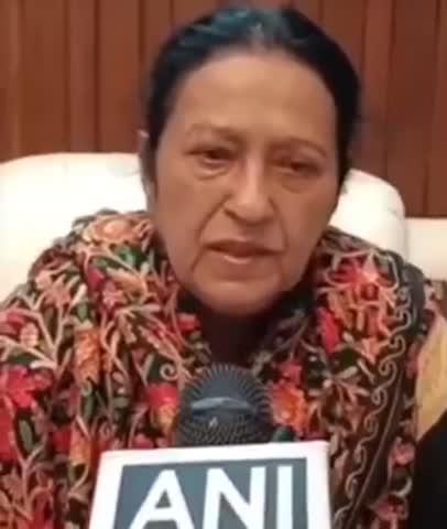 आजम खान जी की पत्नी को सुने
आजम खान जी पहले से बीमार थे, इसके बावजूद उन्हें जेल में धरती पर लिटाया गया।
हैरानी की बात यह है कि न्यायालय के आदेश के बावजूद उन्हें समुचित चिकित्सीय सुविधा नहीं दी गई।