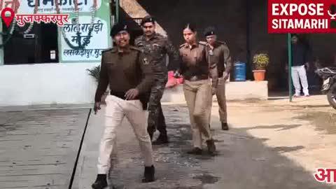 मुजफ्फरपुर में दिनदहाड़े बड़ी लूट, लालू–राबड़ी मोड़ पर माइक्रो फाइनेंस कर्मी से 17 लाख रुपये लूटे गए, अपाचे सवार बदमाश फरार।।
#Muzaffarpur Expose Sitamarhi 
#BigBreaking #DaylightRobbery
#BiharCrime Ashish Raj 
#Loot #MicroFinance
#GunPoint #BreakingNews
#CrimeNews #BiharNews