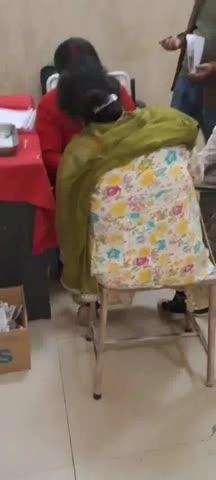 बस्ती : मेडिकल कॉलेज में टीकाकरण के नाम पर वसूली
स्टाफ नर्स का वीडियो सोशल मीडिया पर वायरल
50 रुपये से 500 रुपये तक की जा रही है वसूली
बच्चों का निःशुल्क होता है अस्पताल में टीकाकरण
महर्षि वशिष्ठ स्वशासीय राज्य मेडिकल कॉलेज का मामला
voice of Avadh news