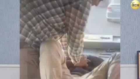 jodhpur :- जोधपुर से बड़ी खबर, यह खबर राजस्थान के भरतपुर की बताई जा रही है, जहां एक यात्री द्वारा अपने टिकट के बचे पैसे वापस मांगने पर रोड़वेज बस कंडक्टर ने यात्री के साथ मारपीट कर दी, रोड़वेज बस ड्राइवर ने भी कोई मदद नहीं की बल्कि अचानक ब्रेक मार कर यात्री को गिरा दिया ।