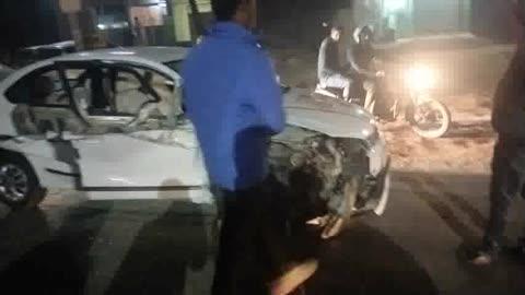 फर्रुखाबाद कायमगंज रोड पर हुआ अचानक हादसा स्विफ्ट दजीरे कर के दो व्यक्ति को बाल बाल बच्चे हो सकती थी बड़ी घटना ट्रैक्टर और स्विफ्ट डिजाइनर जीरे की भिड़ंत