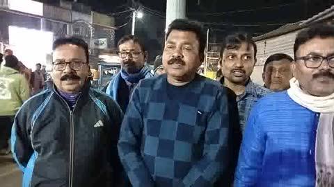 প্রতি বছরের মতো এবারও মালদার আইহো ফাইভ স্টার ক্লাবের পরিচালনায় শ্রীশ্রী শনি মহারাজের বাৎসরিক পুজো আরাধনা হয়ে গেল মহা ধুমধামে। যাকে কেন্দ্র করে এদিন মন্দির প্রাঙ্গণে অসংখ্য ভক্ত সমাগম ঘটে। ঢাকঢোল, পুরোহিতের পুণ্য মন্ত্রোচ্চারণে মুখরিত হয়ে ওঠে মন্দির প্রাঙ্গণ। পুজোয় সামিল হন উত্তর মালদার সাংসদ খগেন মুর্মু, মালদা কেন্দ্রের বিধায়ক গোপাল চন্দ্র সাহা, আইহো গ্রাম পঞ্চায়েতের প্রধান বাসনা মন্ডল সহ অন্যান্যরা।