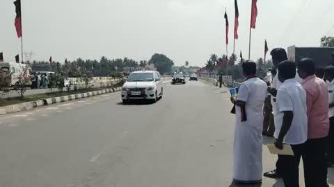 ஊத்தங்கரையில் தமிழக முதல்வரை கண்டதும் கைத்தட்டி குதித்து ஆடிய ஒன்றிய செயலாளர்.
கிருஷ்ணகிரி கிழக்கு மாவட்டம் சார்பில் தமிழக முதல்வருக்கு அமோக வரவேற்பு.