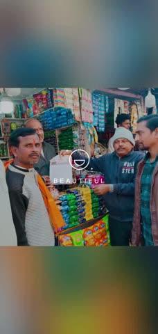 आज दिनांक 14 दिसंबर 2025 दिन रविवार, भारतीय जनता पार्टी की ओर से भारत के  प्रधानमंत्री नरेंद्र मोदी के आत्मनिर्भर भारत बनने,की परिकल्पना के साथ,समस्तीपुर शहर में, विभिन्न घर एवं प्रतिष्ठानों में जन संपर्क कर स्वदेशी संकल्प पत्र के माध्यम से आम लोगों को स्वदेशी अपनाने की जागरूक वं शपथ दिलाई गई इस अवसर पर भाजपा ओबीसी मोर्चा के प्रदेश प्रभारी राकेश कुमार राज ने कहा कि हम सभी लोग सभी कार्यकर्ता घर-घर जाकर हर परिवार में ,  जिसमें अपने दैनिक जीवन में अधिकतम भारतीय उत्पादों का उपयोग करने,आयातित वस्तुओं की जगह स्वदेशी समानों का उपयोग करने, हर घर में काम और समाज में भारतीय उत्पादों को प्राथमिकता देने एवं दिलाने का संकल्प, सहित स्थानीय उद्योग को बढ़ावा देने के लिए प्रयास ,युवाओं और बच्चों को स्वदेशी अपनाने के लिए प्रेरित कर नई, पीढ़ी तक इसका महत्व पहुंचने का संकल्प ,पारिवारिक व सामाजिक जीवन में भारतीय भाषा,भाषण का प्रयोग करना ,पर्यावरण के प्रति सजग रहकर ,स्वदेशी और 
प्राकृतिक अनुकूल उत्पादों का प्रयोग करने ,सहित देश के पर्यटन स्थल  को प्राथमिकता देने की वचनबद्धता दिलाई गई ,इस जनसंपर्क केअवसर में  प्रदेश नेता राकेश कुमार राज सहित समस्तीपुर भाजपा जिला के उपाध्यक्ष श्याम पासवान, भाजपा युवा मोर्चा के नगर अध्यक्ष राजीव रंजन ,देवाशीष घोष ,विकास श्रॉफ ,पंकज राज, मृत्युंजय श्रीवास्तव, दशरथ राम ,धर्मेंद्र पोद्दार, नवीन साहनी राजेश कुमार,अंकाज कुमार, रंजीत  राम सहित कार्यकर्ताओं साथ थे !