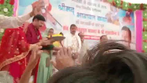 कुमेरसिंह ठाकुर मिट्ठूपूरा सरकार द्वारा श्रवण कराई जारही श्रीमद्भागवत गीता मे पूर्व विधायक रुगनाथ सिंह मालवीय ने कथा श्रवण कर अपने पैरो को थिरकने से अपने आपको रोक नही पाये।