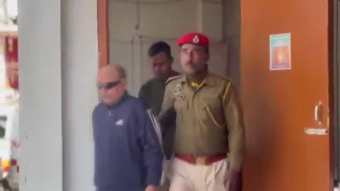 पाकिस्तान के लिए लंबे समय से जासूसी करने वाले कुलेन्द्र शर्मा गिरफ्तार।
एयरफोर्स के रिटायर्ड अफसर कुलेन्द्र शर्मा को असम पुलिस ने गिरफ्तार किया है। 
कुलेन्द्र शर्मा पाकिस्तान के लिए जासूसी करके देश की संवेदनशील जानकारियां पाकिस्तान को बताई थी।