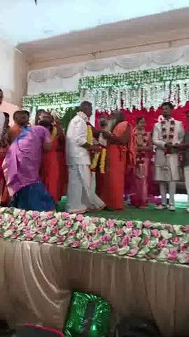 திருப்பத்தூர் மாவட்டம் ஆம்பூர் பகுதியை சேர்ந்த விஜய் பாரத மக்கள் கட்சி நிறுவனர் ஜெய்சங்கங்கர் குடும்ப திருமணம் வரவேற்பு நிகழ்ச்சி இன்று டிசம்பர் 14 இரவு) நடைபெற்றது இந்த அதுல உனக்கு கிருஷ்ணா பக்தி இயக்கம் இஸ்கான் நிறுவன சுவாமி அட்கின்சன் கிருஷ்ணராஜ், அகில பாரத சன்னியாசிகள் சங்க பொருளாளர் சிவராமனந்த குமர குருபர சுவாமிகள் உட்பட பலர் கலந்து கொண்டனர்