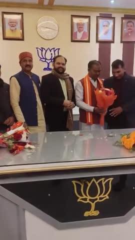 मीडिया प्रभारी.उपमुख्यमंत्री केशव प्रसाद मौर्य बड़े भाई भोले शंकर जी के नवनिर्मित कार्यालय एवं भवन के ग्रह प्रवेश कार्यक्रम में सम्मिलित होकर अपनी शुभकामनाएं प्रेषित किया भगवान श्री कृष्ण जी की करुणा आप के परिवार पर बनी रहे..!!