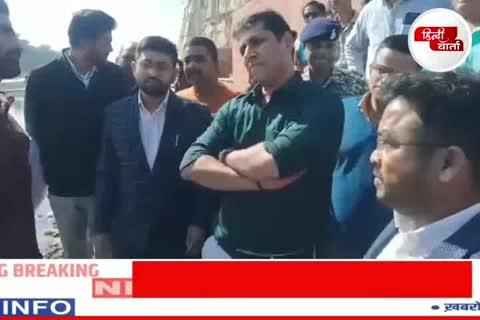 दतिया कलेक्टर स्वप्निल वानखड़े ठेकेदार को लगाई फटकार
कहा अपना बोरिया बिस्तर बाधो और यहां से निकलो आपके बस का नहीं है......?
सूर्यनगरी उनाव बालाजी का मामला......