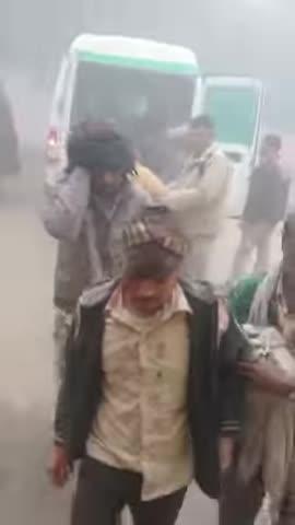 कोहरे के चलते सराय सांधौ  के समीप ई रिक्शा में लगी टक्कर कई लोग घायल