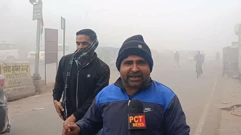 उत्तर प्रदेश के फिरोजाबाद में आज मौसम ने अचानक करवट ले ली। घने कोहरे और बढ़ती ठंड ने जनजीवन को पूरी तरह प्रभावित कर दिया। सड़कों पर रफ्तार थमी नजर आई तो वहीं रेलवे यातायात भी कोहरे की चपेट में आ गया। सबसे ज्यादा परेशानी यात्रियों, स्कूली बच्चों और दैनिक कामकाज के लिए निकलने वाले लोगों को झेलनी पड़ी।