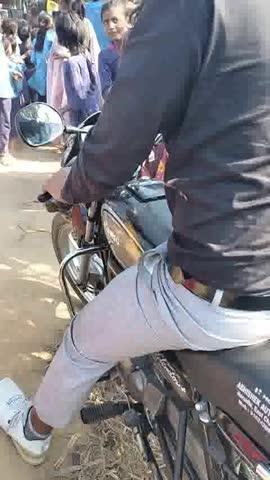 शाहपुर परसौनी गांव जिसका थाना यही आपको इनरवा बाजार पड़ेगा एक ऑटो अनियंत्रित होकर पलट गया है जान मन का तो हानि नहीं हुआ है कुछ सामानों का क्षतिग्रस्त हुआ है