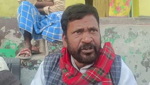 गगन दीवान मोहल्ले में पीड़ित परिवार से मिलने  माले नेताओ की टीम पहुंची