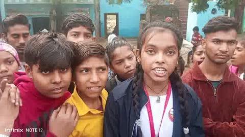 मगोर्रा मथुरा
मगोर्रा जनता इंटर कालेज के छात्रों को मैनेजर ने दी घर से उठाने की धमकी तो छात्र बैठे धरने पर, सीओ एसओ के समझाने पर बच्चे धरना से हटे
मथुरा, ब्यूरो 
मामला मगोर्रा स्थित जनता इंटर कॉलेज का हैं जहाँ स्कूल के मैनेजर द्वारा प्रसिपल व एक अन्य अध्यापक को पद से हटाने के चलते स्कूली छात्र नाराज हैं. आज फिर से छात्र छात्राएं दोनों अध्यापकों को उनके पद पर बहाल करने के लिये  ओमबीर मैनेजर के खिलाफ नारेबाजी करते हुये धरने पर बैठ गये स्कूली छात्रों ने मैनेजर पर आरोप लगाते हुये कहा की मैनेजर द्वारा धरना देने से नाराज होकर हमें घर से उठाने और जान से मरवाने की धमकी दी जा रहीं है ओमबीर मैनेजर दबंग किस्म का जो की एक महिला टीचर के सस्पेंड होने के बावजूद प्रसिंपल पर नाजायज तरीके से पूरा पेमेंट कराने का दवाव डाल रहा था प्रसिपल द्वारा नाजायज पेमेंट न करने के चलते उसे पद से हटाया गया हैं. वहीं स्कूली छात्र छात्राओं द्वारा गोवर्धन मगोर्रा मार्ग पर जाम लगाने की सूचना मिलने के बाद सीओ गोवर्धन और एसओ मगोर्रा मौके पर पहुंच गये जहाँ बच्चों को समझाने बुझाने के काफी देर बाद बच्चे रोड से हटे और जाम को खुलवाया गया देखना होगा की प्रसासन द्वारा मैनेजर पर क्या कानूनी कार्यवाही की जाएगी. 
बाइट  स्कूली छात्रा