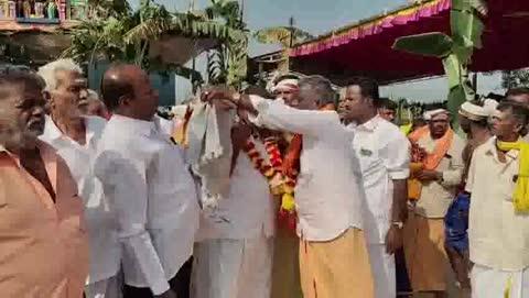 கிருஷ்ணகிரி அருகே உள்ள கொல்லப்பள்ளி கிராமத்தில் அமைந்திருக்கும் அருள்மிகு 
ஸ்ரீ வள்ளி தெய்வானை சமேத 
அருள்முருகன் திருக்கோயிலின் மகா கும்பாபிஷேக விழா நடந்தது இந்த விழாவில் கிருஷ்ணகிரி கிழக்கு மாவட்ட முன்னாள் காங்கிரஸ் தலைவர் எல். சுப்பிரமணியன் அவர்களுக்கு முன்னாள் பீமாண்ட பள்ளி ஊராட்சி மன்ற தலைவர் செல்வராஜ் தலைமையில் விழாக்குழுவினர் சிறப்பான வரவேற்பு அளித்தனர்.