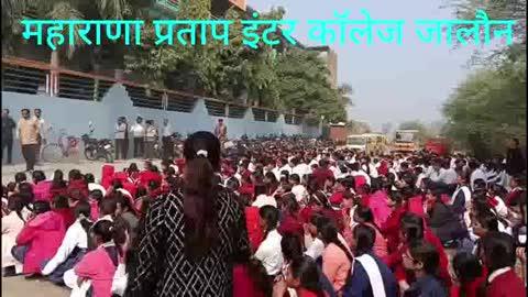 जालौन के महाराणा प्रताप इंटर कॉलेज में आज फायर ब्रिगेड कर्मचारियों द्वारा आग बुझाने के तरीके सिखाए गए इसमें बच्चों ने बढ़-चढ कर हिस्सा लिया जिसमें प्रबंधक मंगल सिंह चौहान सहित अध्यापक अध्यापकाये.. छात्र छात्राये उपस्थित रहे