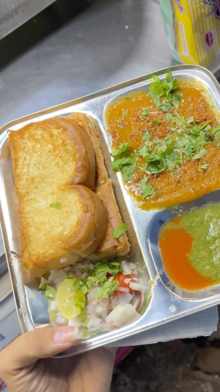 Mumbai Vada Pav😋

Hello Vidisha Vaasiyoo!!

You can get Vada Pav, Pav Bhaji, Burger, Maggi and so much more on Mumbai Vada Pav stall!!

The pav bhaji is really nice😻

Go for it!!

₹20- Vada Pav
₹40- Pav Bhaji

📍 Mumbai Vada Pav, infront of Jalori Petrol Pump, Vidisha

Also support small business❤️

Keep following cravings24seven for more such videos