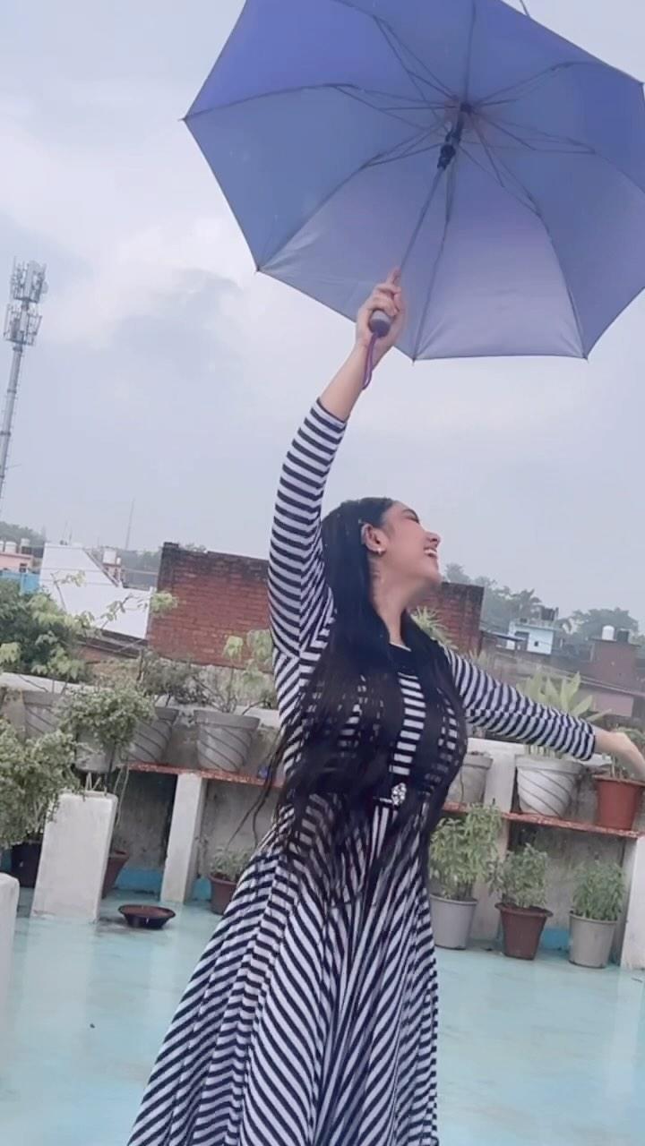 Zoobi doobi🤭😂💫…
Follow me: masoom._.aliya._ 

masoomfam #trendingreels #viralreels #explorepage #expression #rain #dance #funny #cute #instagram #instagood #instadaily #song #barish #reels #reelsinstagram #reelsvideo #reelitfeelit #reelsindia #reelsviral #rampur instagram