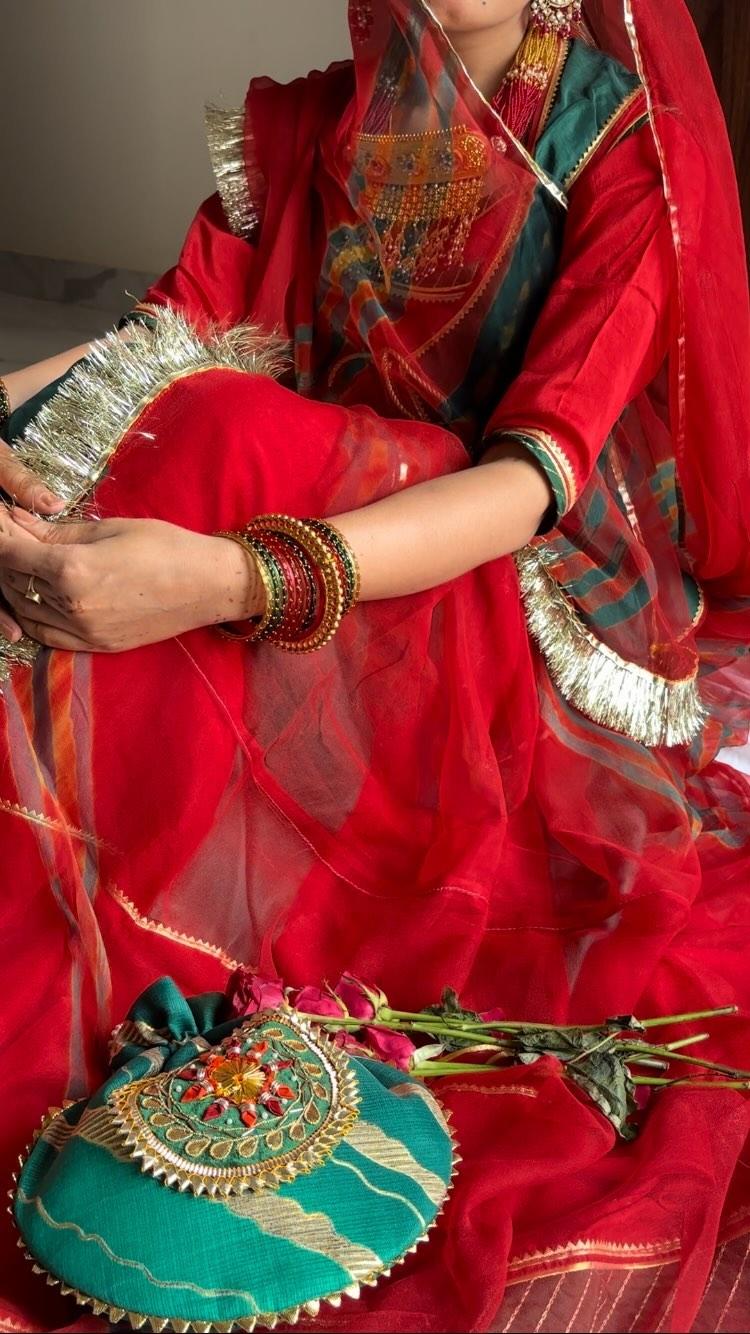 लहरिया in vibrant red and green🍃🍒

SHOP sew_and_style__ ✨
Lehariya potli gulabi.chori