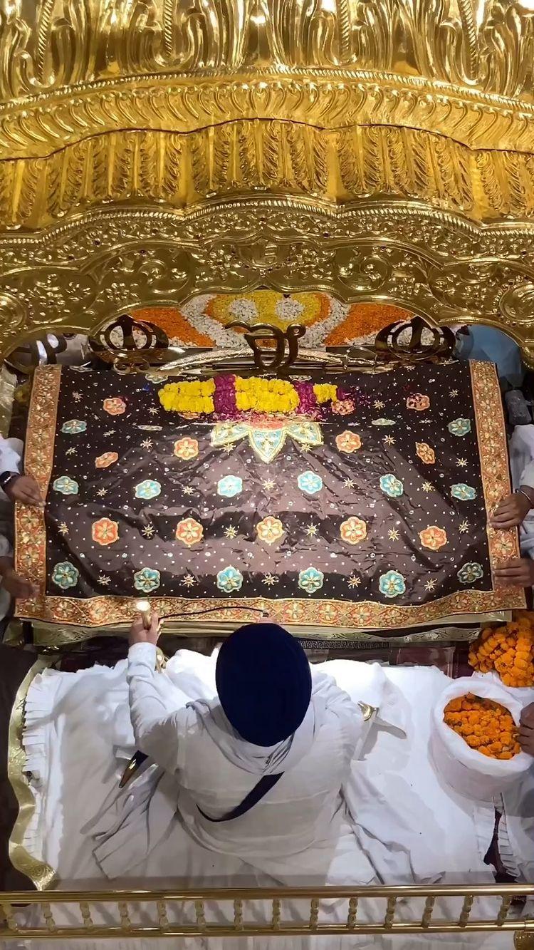 ੴ ਸਤਿ ਨਾਮੁ ਕਰਤਾ ਪੁਰਖੁ ਨਿਰਭਉ ਨਿਰਵੈਰੁ ਅਕਾਲ ਮੂਰਤਿ ਅਜੂਨੀ ਸੈਭੰ ਗੁਰ ਪ੍ਰਸਾਦਿ ॥
॥ ਜਪੁ ॥
ਆਦਿ ਸਚੁ ਜੁਗਾਦਿ ਸਚੁ ॥ ਹੈ ਭੀ ਸਚੁ ਨਾਨਕ ਹੋਸੀ ਭੀ ਸਚੁ ॥੧॥ ❤️