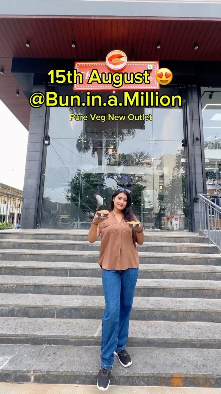 OPENING SOON 🔜‼️

bun.in.a.million is launching another new outlet with some new and exciting offers 😍

OFFER ALERT ‼️ 

This 15th August full menu in just ₹99

Save the date 📅 

Location : bun.in.a.million 
Near Wright Town stadium, JABALPUR MP