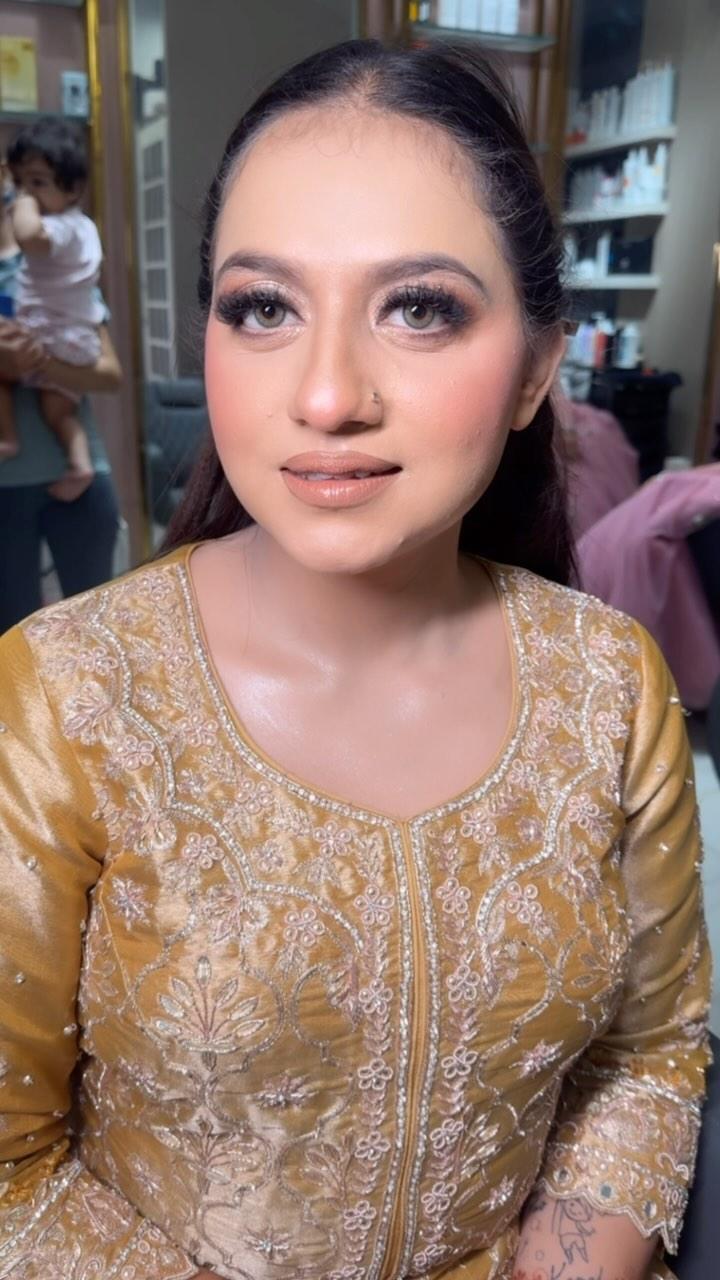 My prettiest engagement stunner♥️ pannunav13 you have my heart💋❤️

Mua- makeupbyvaishnavii