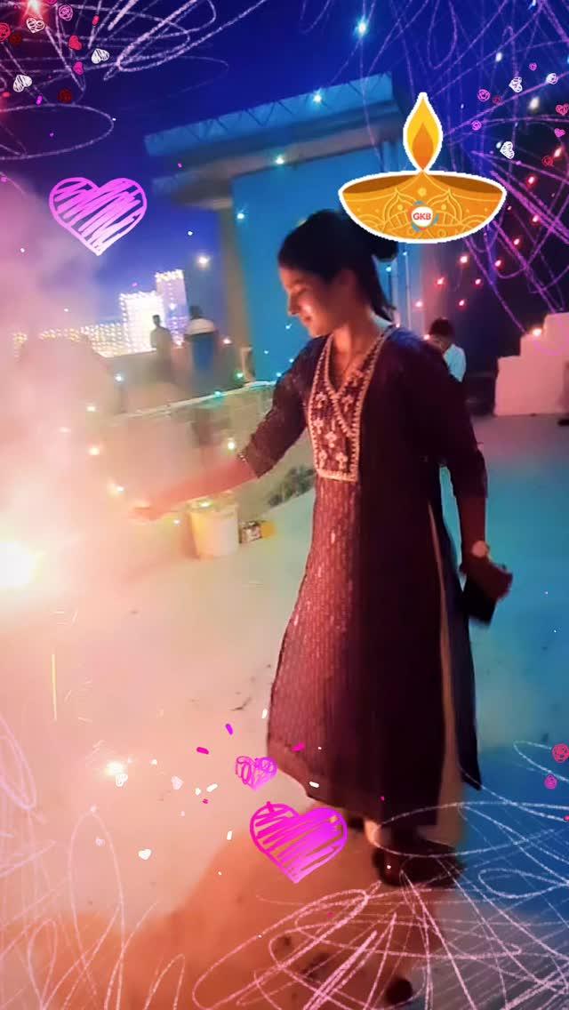 Ham jis ghar mein rahte hai usse pyar ka mandir kahte hai👌🥰
#farrukhabad #trending #new #diwali #instagram 
Happy diwali