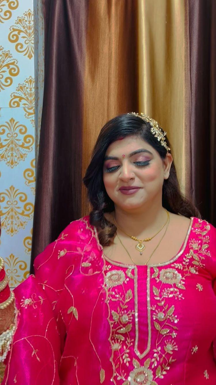 #karwachauthlook#makeuptutorial#basicpartymakeup#pinksuit#accessories#trebdingvideo#viralreels#kapurthala#makeupoftheday#elegancelook  Makeup beauty_bar_saloon_78 ✨