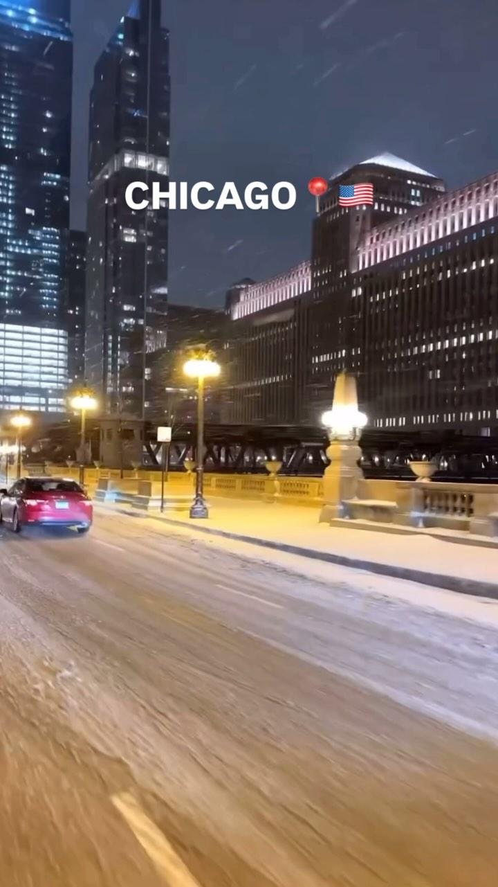 Chicago 📍🇺🇸🖤☃️🤍🫀💓🌇🚙♥️🤍

Follow world.explores07 for more videos