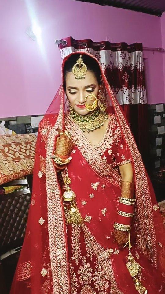 Bridal Make-up 
No filter
makeup_by.pooja
a_one_beauty_salon_hamirpur 
Salon & Academy