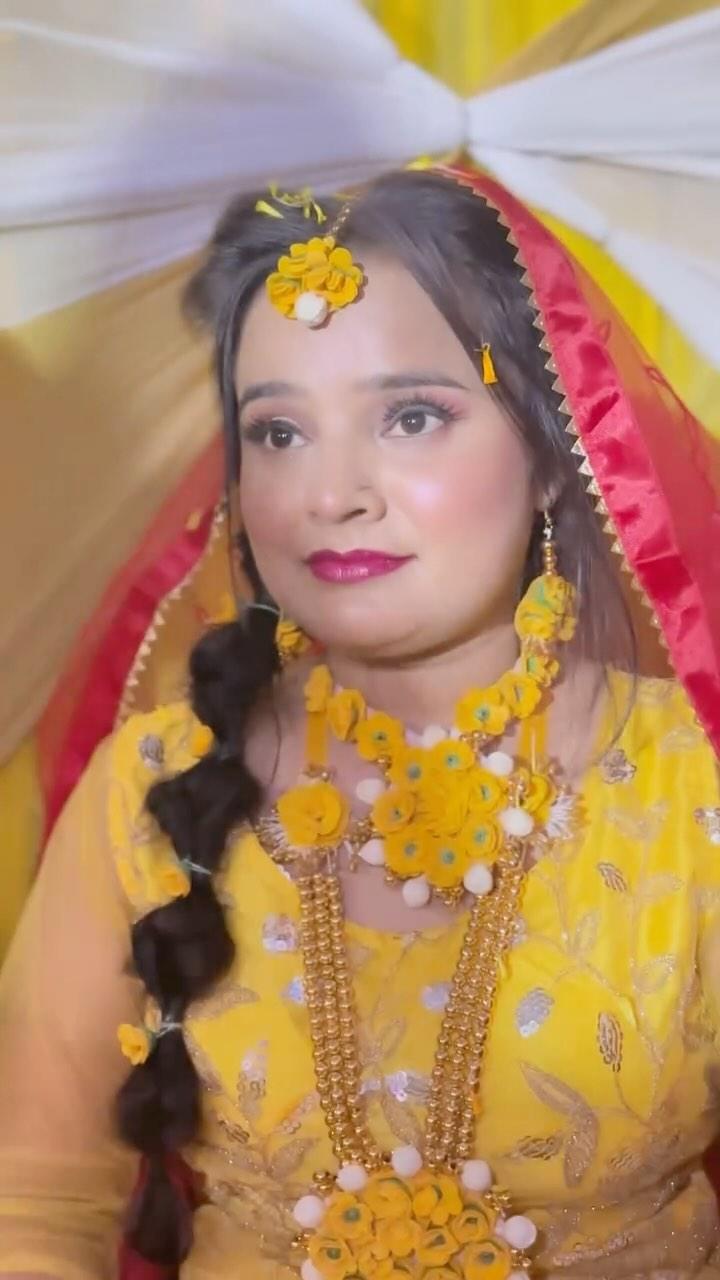 HALDI BRIDE✨

Makeup-By: __blissful_beauty__