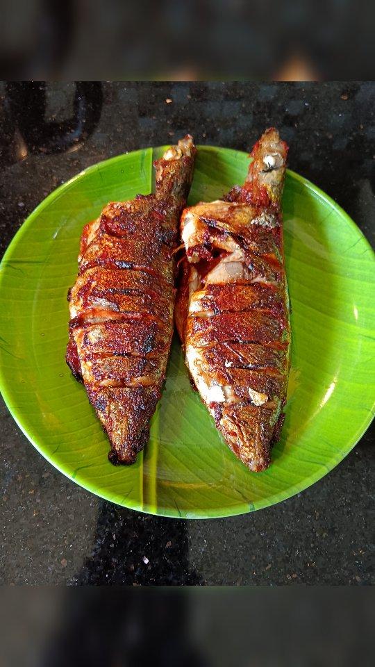 ಬಂಗುಡೆ ಫ್ರೈ✨

ಬಂಗುಡೆ/ Mackerel is one of the most popular and easily available fish in tulunadu
It is cheap compared to other fish and tasty too
We make curry, pulimunchi and fry with it
I personally love Bangude fry a lot😋

Which is your favourite dish made from Bangude🐟