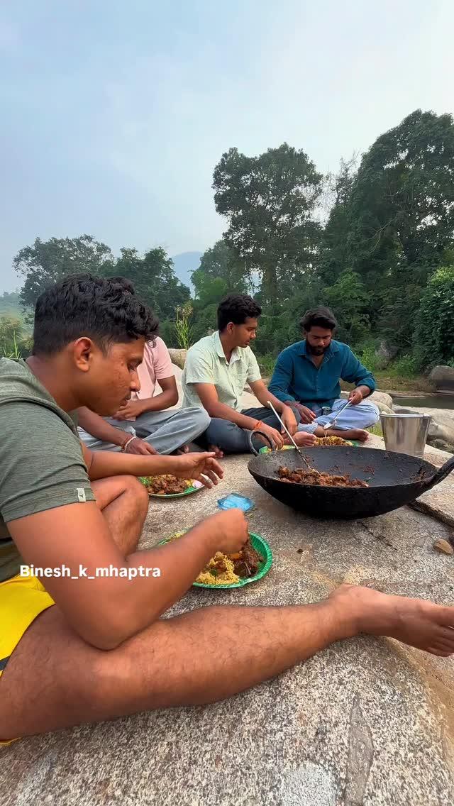 Good food+Good friends =Great times🤟🤟

Follow binesh_k_mhpatra for more content