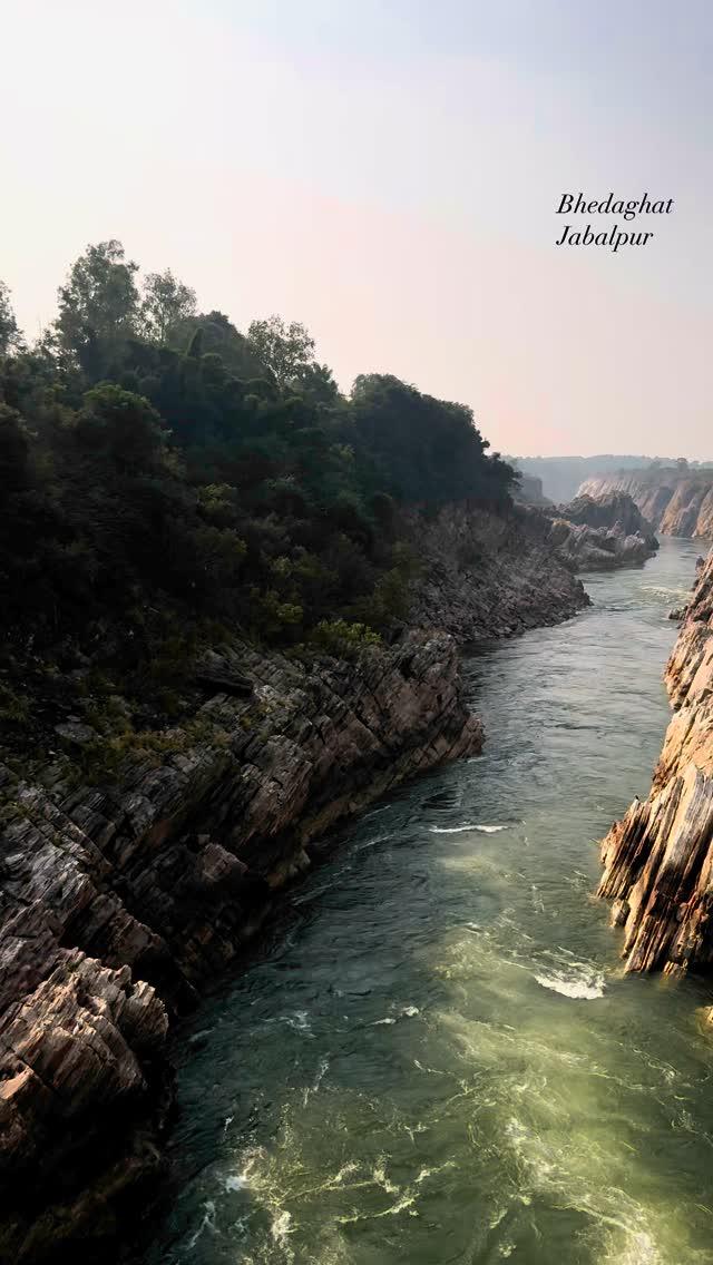 📍Bhedaghat, Jabalpur

[Narmada river, Dhuandhar falls, Jabalpur, Bhedaghat, Madhya Pradesh, India, beauty, river]