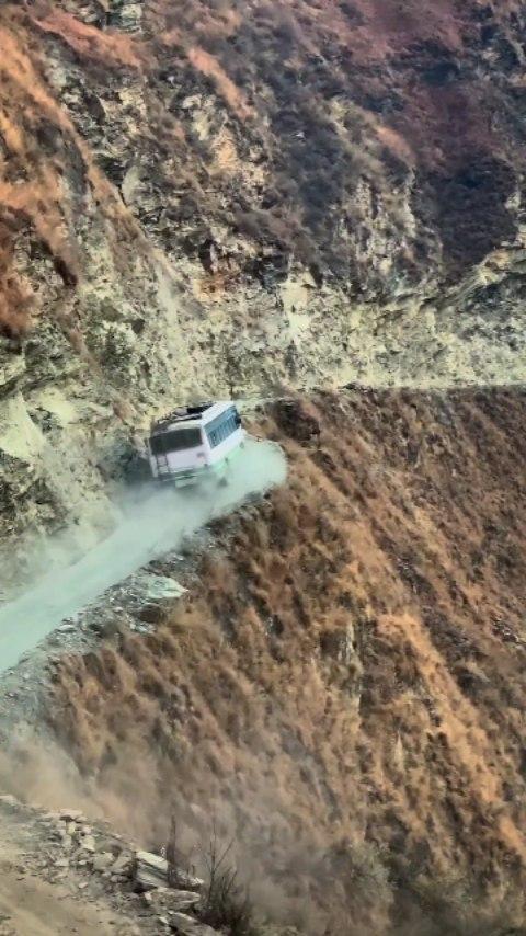 Hrtc Kullu parvti valleys mountains dangerous  driving skilles