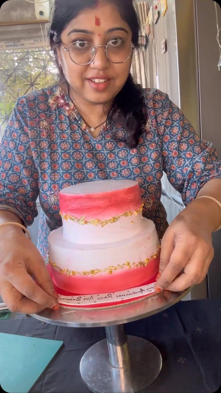 Let’s decorate beautiful cake with us …
With natural flowers 🌺 …
Are you ready not learn beautiful cake decorations … 

📌DM now 7002881476 
📌follow us bakersbite10019  fairy.blossom81 

Product deets : vanilla strawberry 🍓 cake 
 Soft gel colours bakersvilleindia 
Vanilla extract fabflavoursandfragrances 
Topper,screeds, flower cutter omkraft_cakedecor 

#strawberrycake🍓 #vanillastrawberry #sugarartist #cakeart #cakeartists #indiacakeartistsnetwork #bakewithlove #bakinglove #bakewithbakersville #bongaigaon #barpeta #bijni #bakersbitebysakshi #fairyblossombysakshi✨

Happy National Cake Day! 

This is my contribution to the collab #natlcakeday24 hosted by sweeteningthesoul
Check out the hashtag and #yearofbakes2024 to see what we bring all year long!♥️🧿