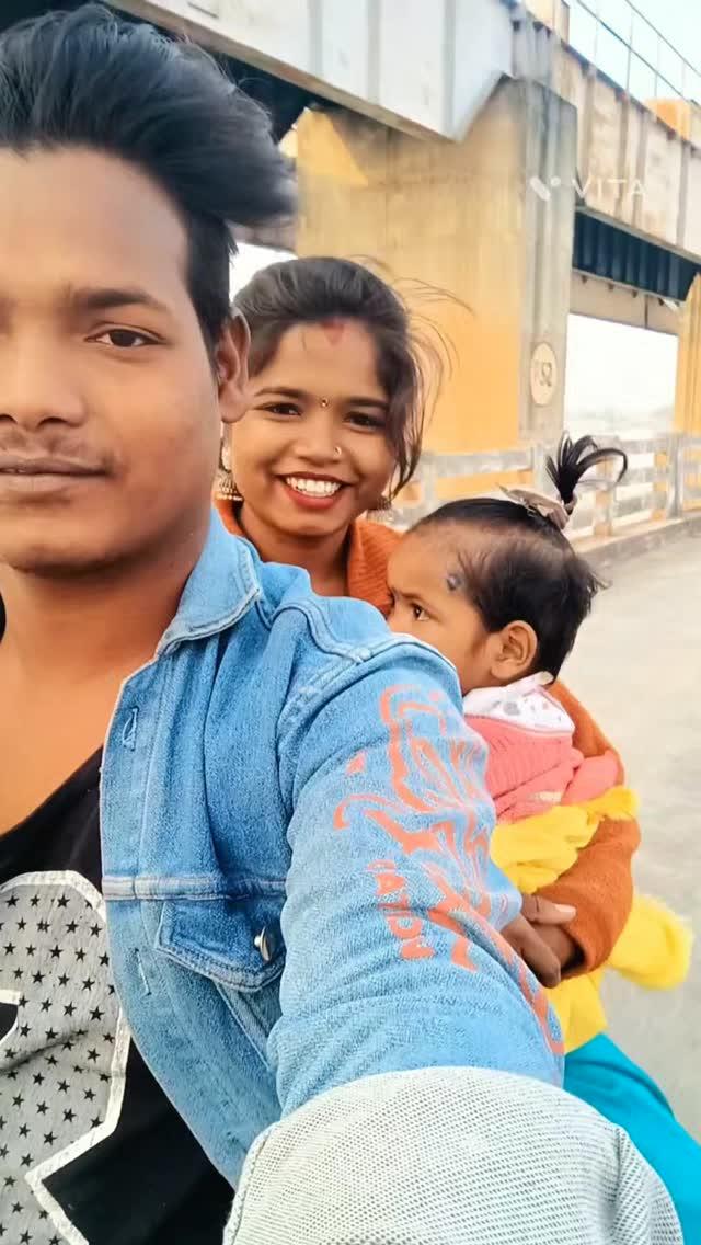 Love Couple with cute Baby girl 👶
#trending #trendingreels #instagramreels #viralreels #roadblog #instagood #viralsongs #trendingsongs #lendhra #instagood #explorereels #explorenow #explorepage #explorereels #trendingaudio #viralvideo #trendingnumber1 #kalmadem kalmabairaaj mandnadi